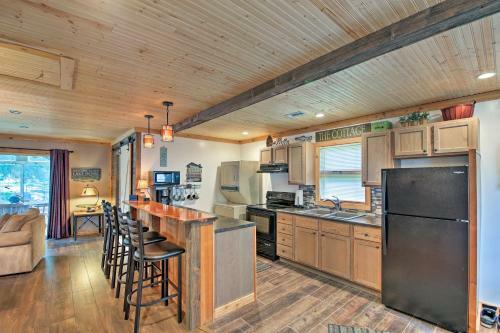 Cozy Cottage With Dock And Patio By Indiana Beach