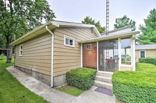 Cozy Cottage With Dock And Patio By Indiana Beach