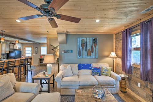 Cozy Cottage With Dock And Patio By Indiana Beach