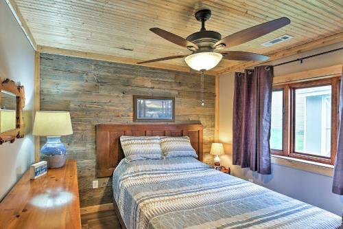 Cozy Cottage With Dock And Patio By Indiana Beach