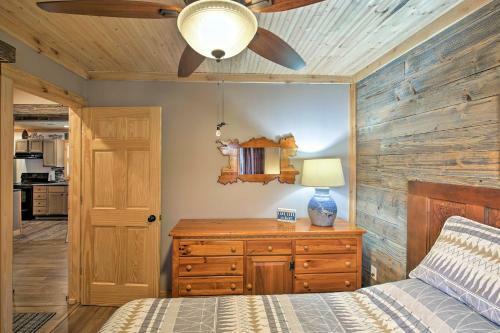 Cozy Cottage With Dock And Patio By Indiana Beach