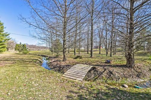 Honey House Cabin - A Quiet Countryside Retreat!
