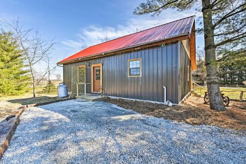 Honey House Cabin - A Quiet Countryside Retreat!