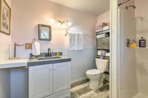 Honey House Cabin - A Quiet Countryside Retreat!
