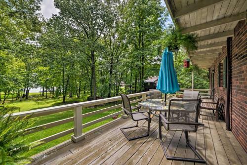 Waterfront Lake Barkley Home With Deck And Grill!