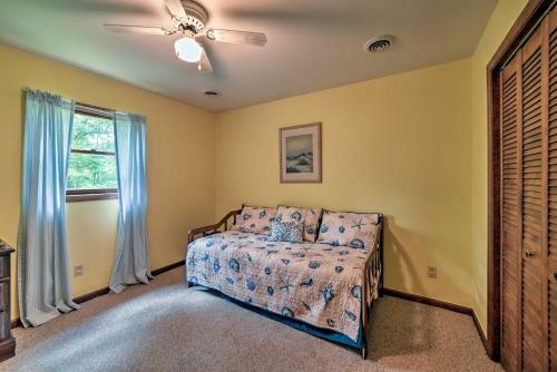 Waterfront Lake Barkley Home With Deck And Grill!