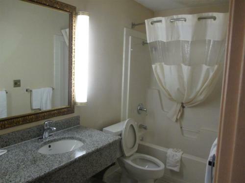 Hotel Coratel Inn & Suites Wichita East