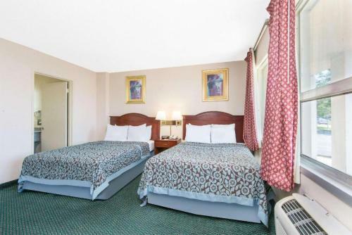 Hotel Coratel Inn & Suites Wichita East