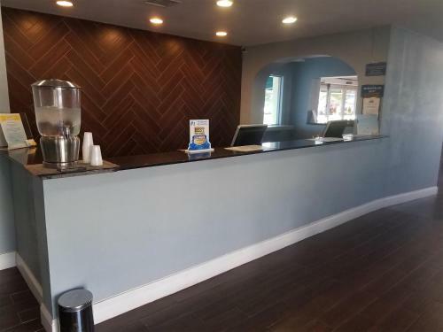 Hotel Coratel Inn & Suites Wichita East