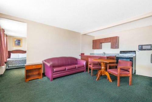 Hotel Coratel Inn & Suites Wichita East