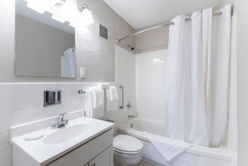 Apartamento Abode Vue At 3rd 1-bedroom Loft Style Suite