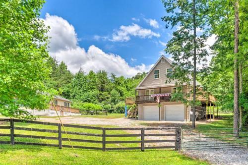 Bucolic Cottage With Fire Pit, 2 Mi To Marina!