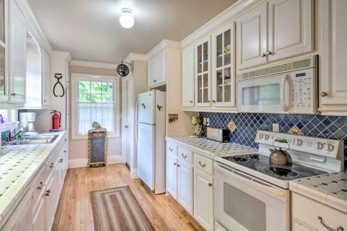 Bucolic Cottage With Fire Pit, 2 Mi To Marina!