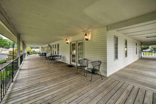 Apartamento Large Condo With Wraparound Deck Less Than 1mi To Marina