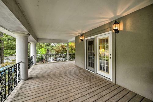 Apartamento Large Condo With Wraparound Deck Less Than 1mi To Marina