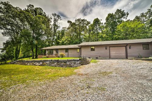 Updated Gilbertsville Retreat Steps To Lake!