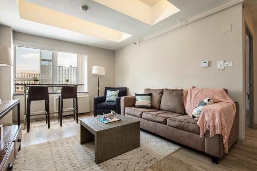 Apartamento Two Contemporary 1 Bedroom Cozysuites