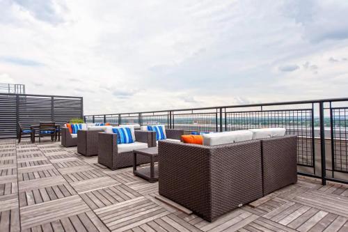 Cozysuites Apartment On 3rd Street