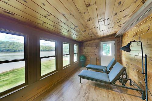Gorgeous Waterfront Home On Westport Island Cottage