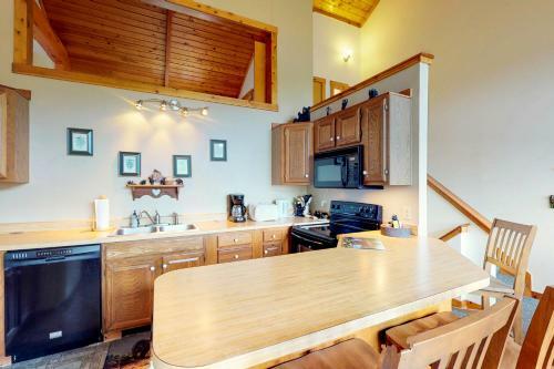 Bear's Den At Sunplace