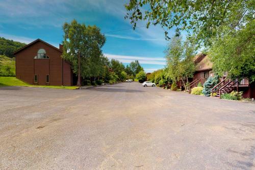 Bear's Den At Sunplace