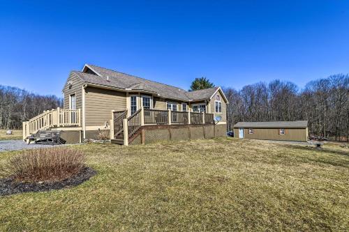 Private Family Home With Deck And Forest Views!