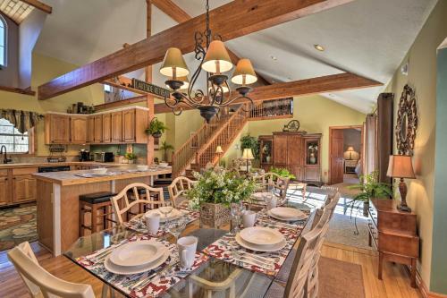 Private Family Home With Deck And Forest Views!