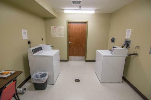 Hotel A124- Studio Standard View Suite, King Size Bed, Kitchenette, Free Wifi!