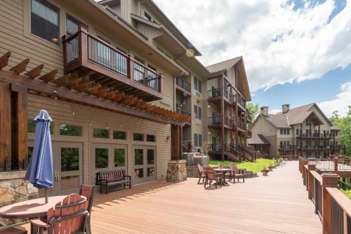 Hotel A318 - One Bedroom With Loft Suite, Includes Fireplace And Balcony!