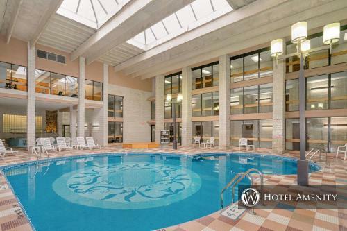 503f - Lakefront 3 Level Condo With 3 Bedrooms, 2 Baths, Recently Renovated!