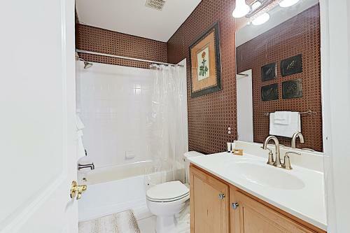 Apartamento Upscale Condo With Balcony - 2 Blocks To Beach! Condo