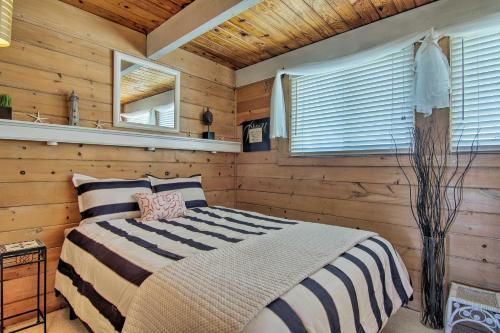 Apartamento Nautical Beachfront Condo With Deck And Ocean Views!