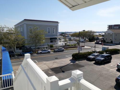 Atlantic Breeze Motel & Apartments
