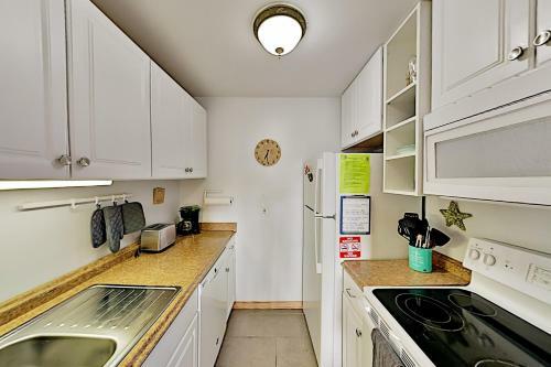 Apartamento Bayside Getaway With Pool - Walk To Beach & Dining Condo