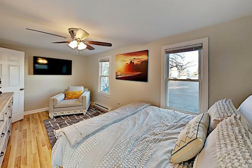 Downtown Copacabana Beach House With Guest Suite Home
