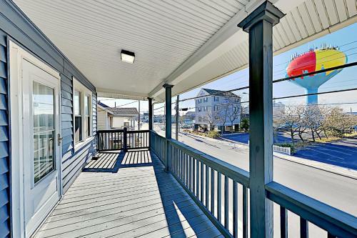 Downtown Copacabana Beach House With Guest Suite Home