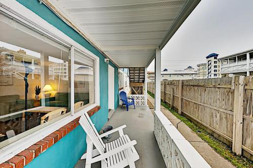 Apartamento Downtown Getaway - Private Patio - Walk To Beach Duplex