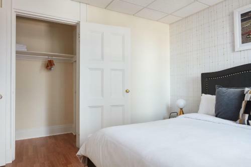 Evonify Stays - Theatre District Apartments