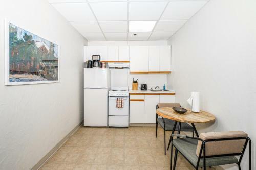 Evonify Stays - Theatre District Apartments