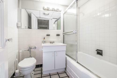 Evonify Stays - Theatre District Apartments