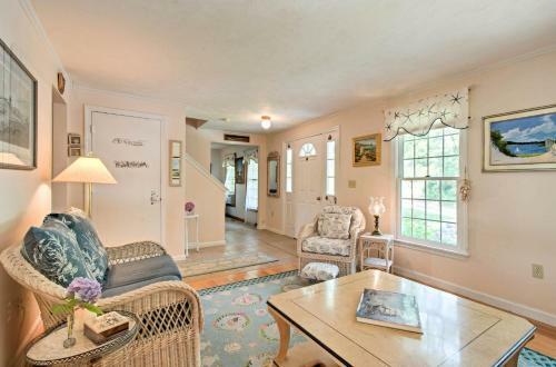Marthas Vineyard Home With Deck - Walk Downtown!