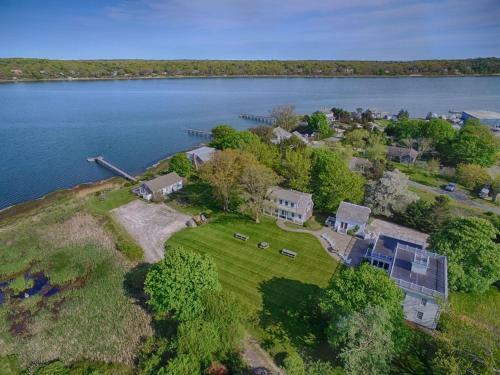 446 Waterfront Fun Awaits In This Huge Family Estate