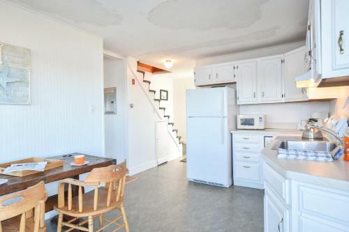 446 Waterfront Fun Awaits In This Huge Family Estate