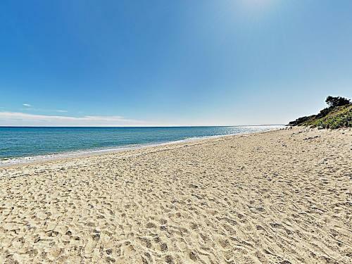 New Listing! Cape Cod Cottage ? 100 Yards To Beach Cottage