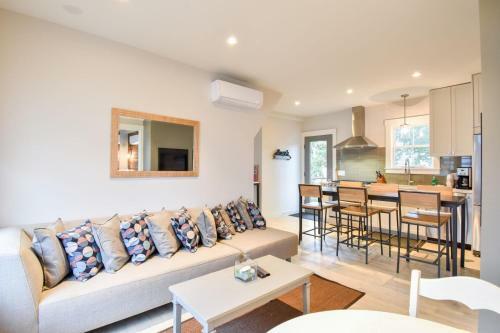 102 New Renovation Modern Private Patio Walk To Town