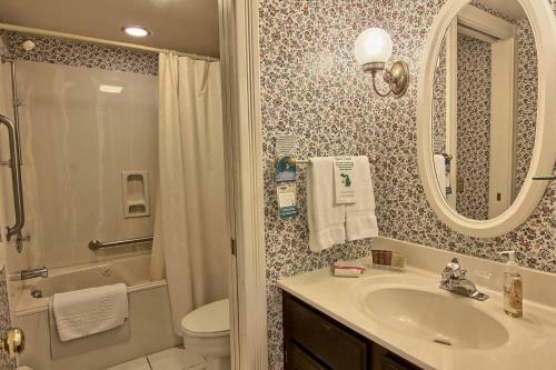 211 Water Street Inn