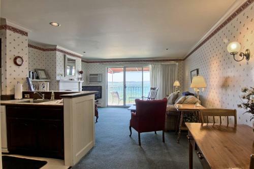 211 Water Street Inn