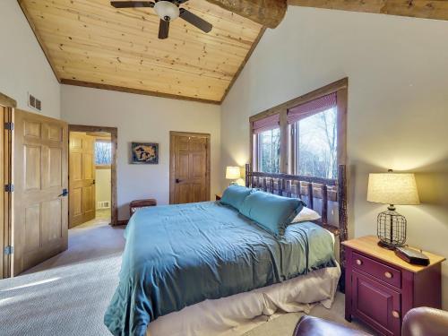 832 Mountain Cabin