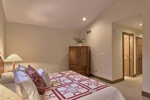 662 Disciples Village Condo