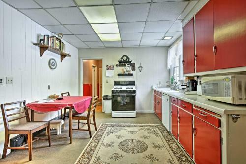 Downtown Bessemer House Near Skiing And Snowmobiling